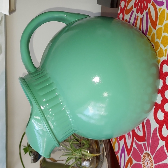Vintage Other - Retro vintage tilted ball pitcher jade green color MCM